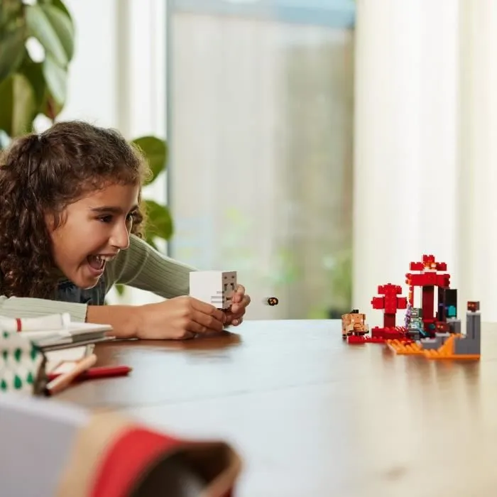 LEGO® 21255 Minecraft L'Embuscade au Portail du Nether, Jouet avec Scènes de Bataille et Minifigurines, Figurine Hoglin-4