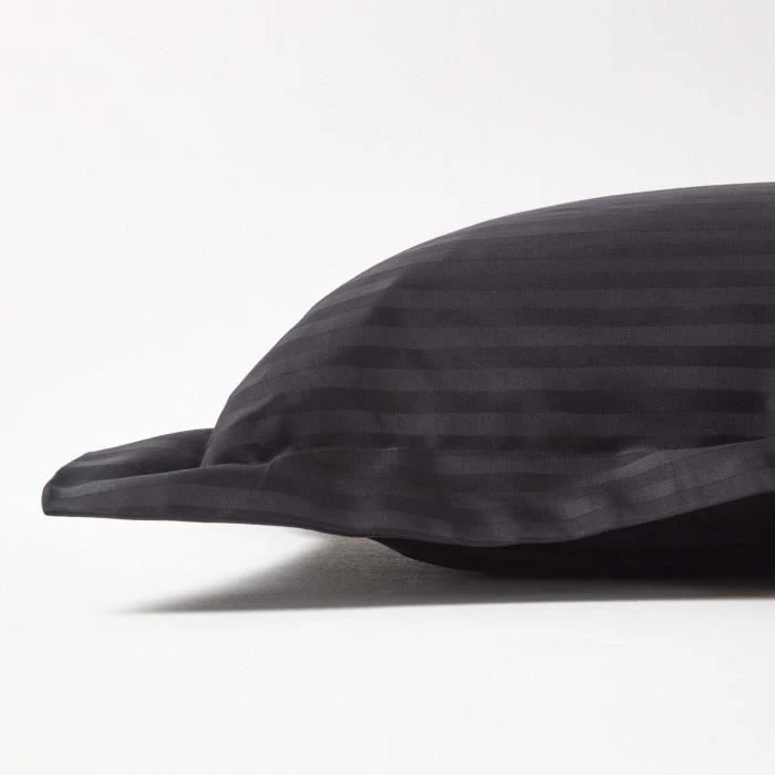 Taie d'oreiller volant plat en coton égyptien 330 fils coloris noir 50 x 90 cm-1