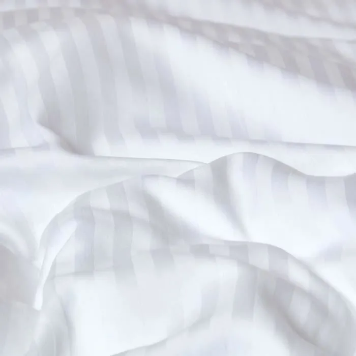 Housse de couette et taies d'oreiller unies en coton égyptien 330 fils Blanc 135 x 200 cm-2
