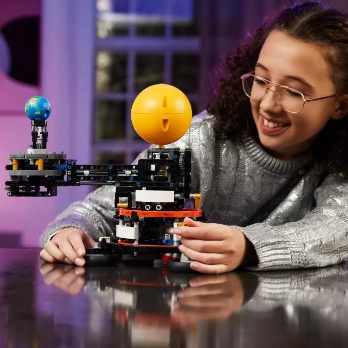 LEGO Technic 42179 La Planète Terre et la Lune en Orbite, Jouet, Thème du Système Solaire-4