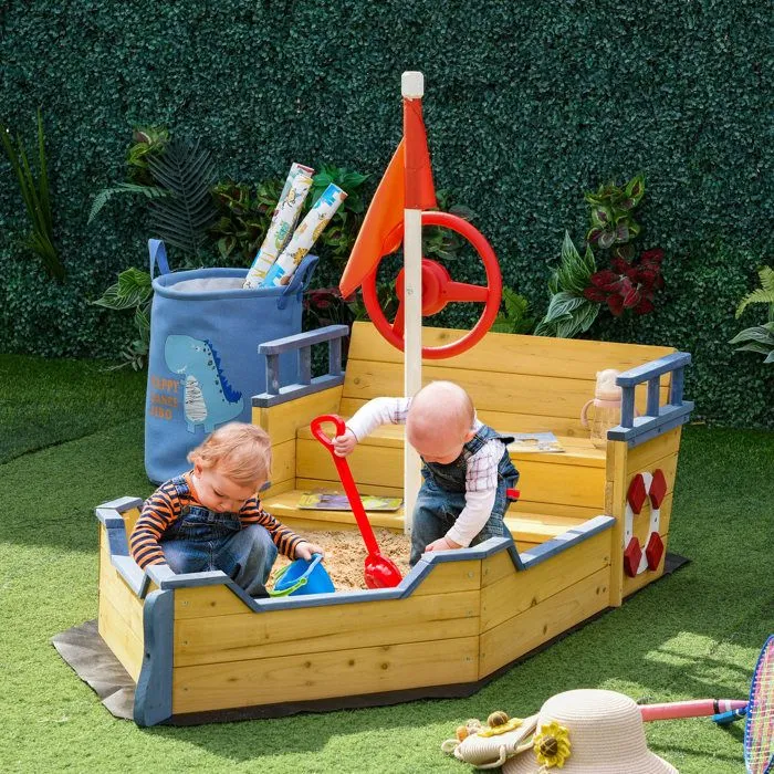 Bac à sable forme de bateau pirate - Outsunny - boîte à sable pour enfant - gouvernail drapeau rouge 2 marches - espace de rangement-1