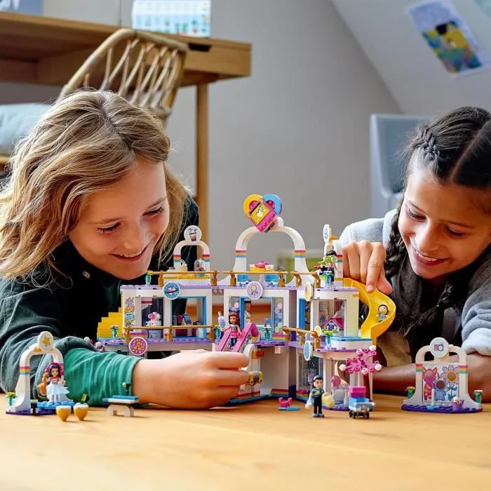 LEGO® 41450 Friends Le Centre Commercial de Heartlake City Jeu de Construction avec 5 Magasins, 4 Minidolls et la Figurine du Bébé-3