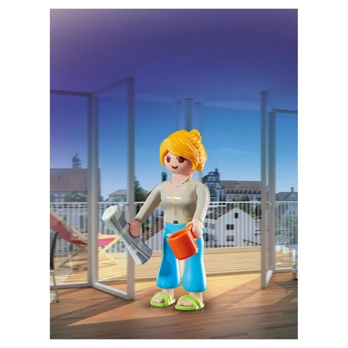 City Life - Jeune femme et journal-2