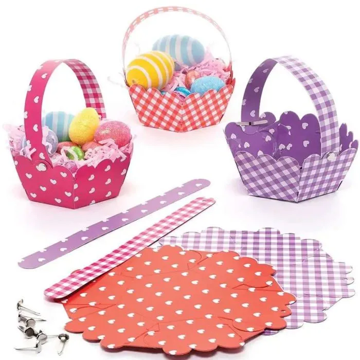 Kit de dessin Baker ross - FC477 - Lot de 8 paniers en forme de coeur en caoutchouc mousse pour bricolage d'enfants-0