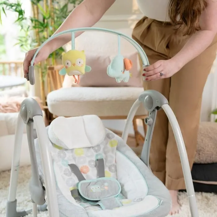 INGENUITY Balancelle Compacte Swing and Go Hugs & Hoots- Arche avec jouets amovible, 5 vitesses de balancement, mélodies-3