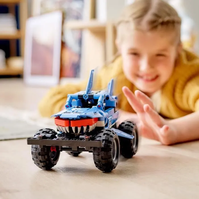 LEGO® 42134 Technic Monster Jam Megalodon, Voiture Jouet pour Enfants +7 Ans 2 en 1 Truck et Low Racer Lusca à Rétrofriction-4
