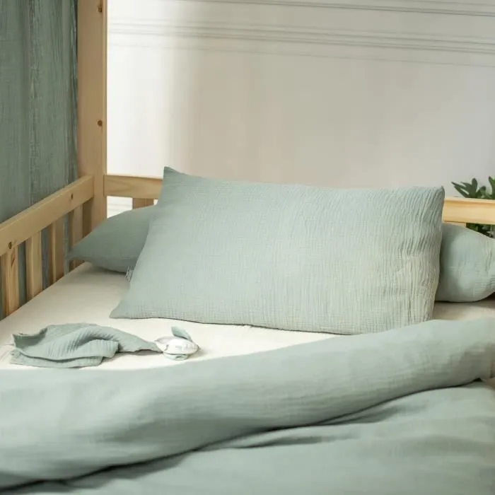 Housse en gaze de coton pour traversin plat Jeanne 140 cm Vert de gris-1