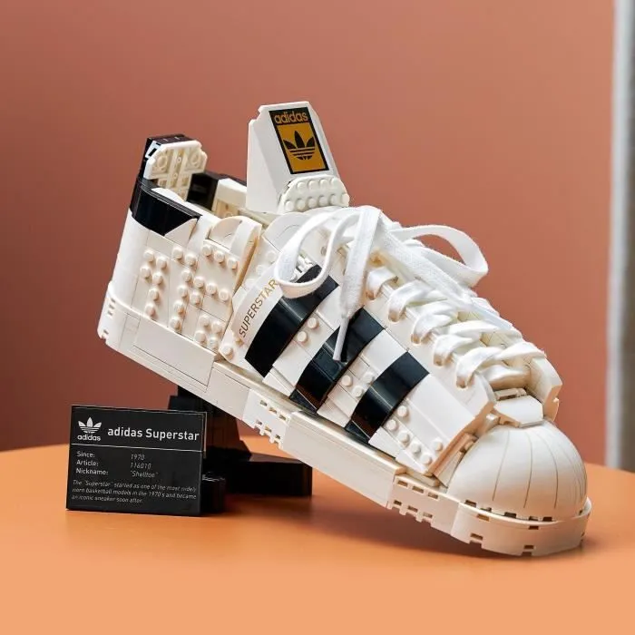 LEGO® 10282 Icons Ensemble chaussure adidas Originals Superstar, Cadeau pour Adultes, Set de Construction à Exposer-1