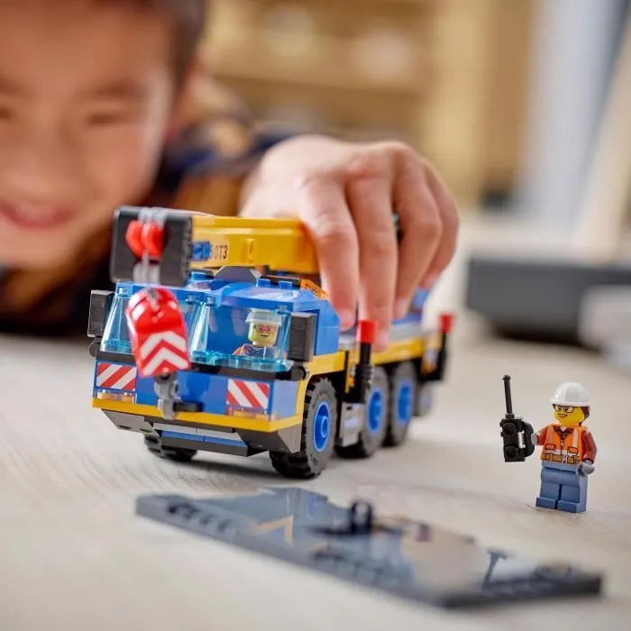 LEGO City La Grue Mobile 60324 - Camion Jouet Engin de Chantier avec Plaque de Route - Cadeau Garçons et Filles 7 Ans-4