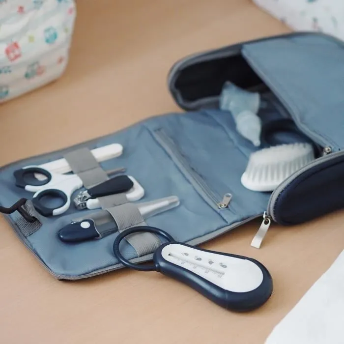 BÉABA - Trousse de Toilette Bébé - 9 Accessoires - Thermomètre Bain et Digital - Anneau Dentition - Masseur de Gencives - Night Blue-6