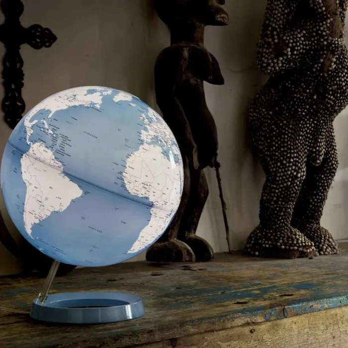 Lampe globe terrestre - Loft Attitude - Design bleu blanc sur socle - Intérieur-1