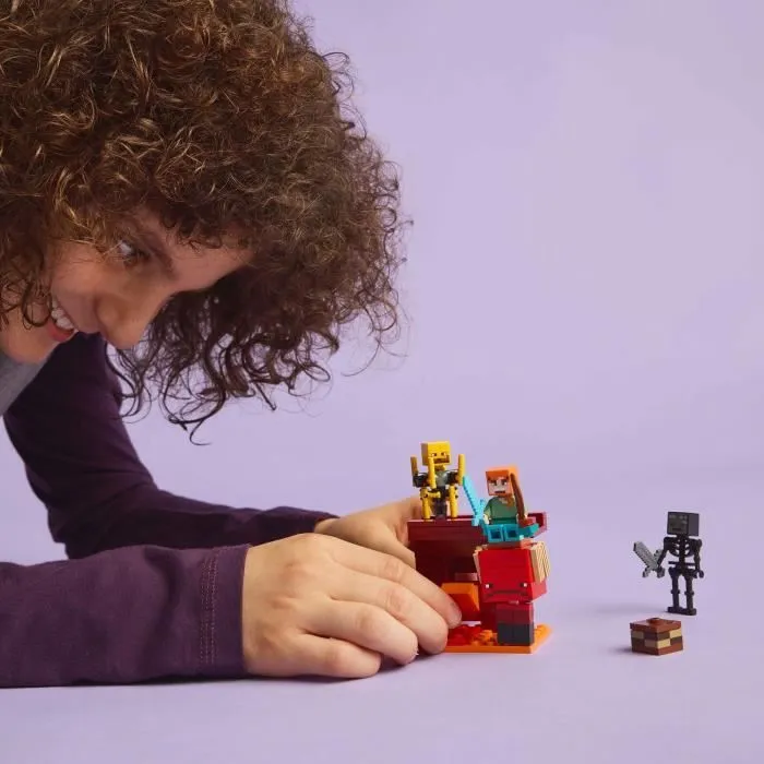 LEGO Minecraft 21266 La bataille de la lave du Nether - Jouet pour fans de jeux vidéo-4