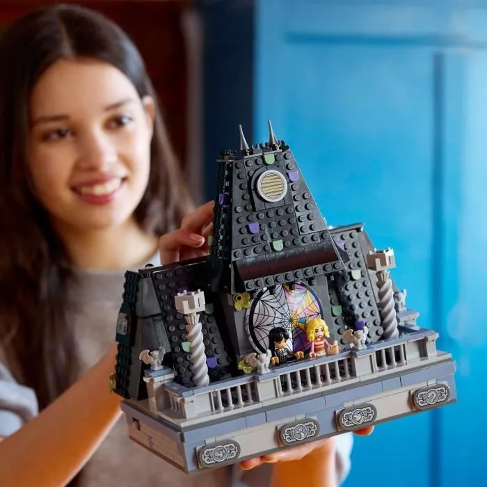 LEGO Mercredi 76781 La chambre de Mercredi et Enid - Cadeau Nevermore et 4 mini-poupées-2