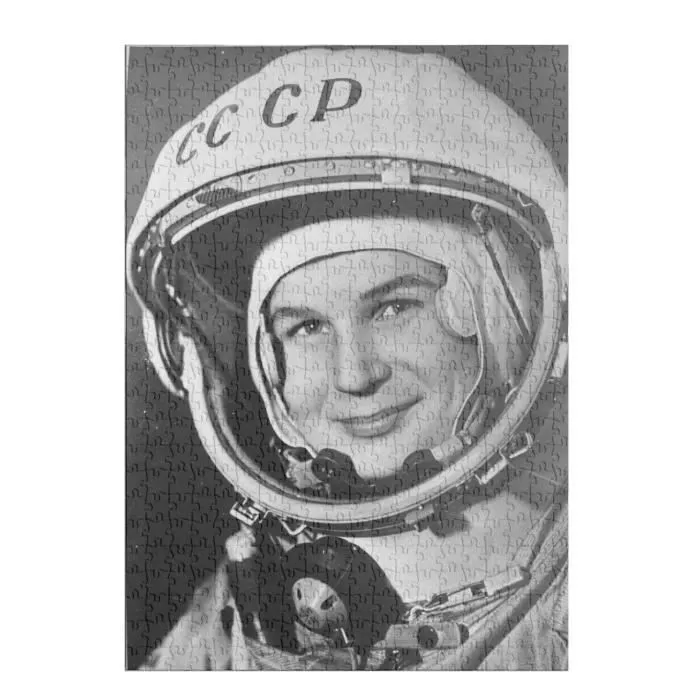 Puzzle Classique 500 pièces Valentina Terehkova Premiere Femme Dans l'espace Russe-1