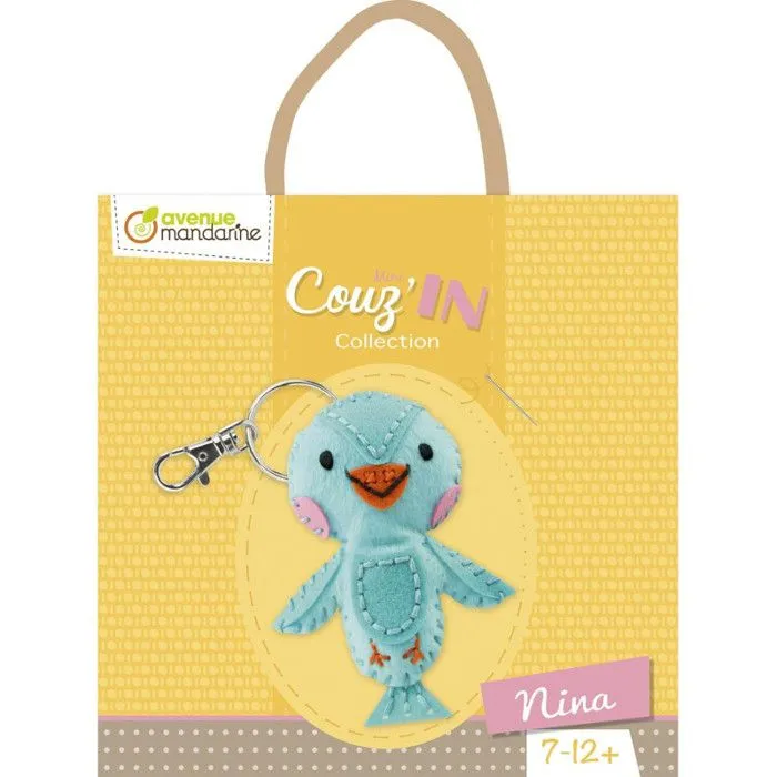 Avenue Mandarine - Une boite Mini Couzin comprenant une figurine en feutrine 7x3x13 cm, fil, aiguille et accessoires,-1