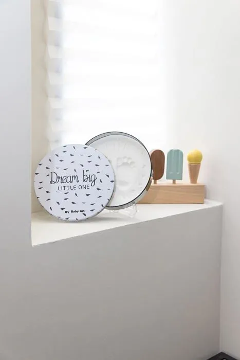 Baby Art Magic Box Round - Boîte Métal avec Kit Empreintes Mains et Pieds Bébé, Cadeau Naissance ou Baptême, Noir et Blanc-3