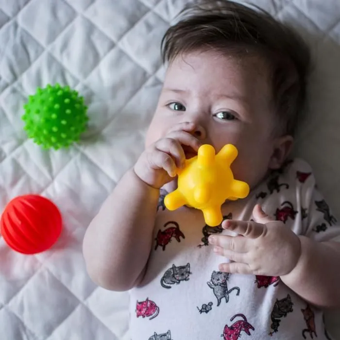 Coffret de 5 balles bébé - éveil sensoriel-2