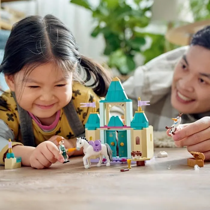 LEGO 43204 Disney Princess Les Jeux au Château d’Anna et Olaf, Reine des Neiges Jouet, et Figurines de Chevaux, Enfants Dès 4 Ans-4