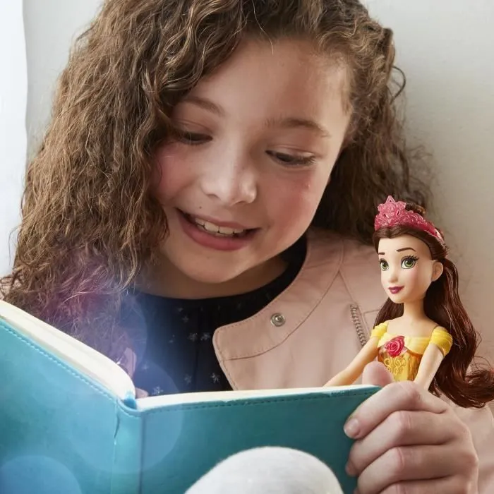 DISNEY PRINCESSES - Poussière d'étoiles - Poupée Belle avec jupe et accessoires - jouet pour enfants - à partir de 3 ans-4