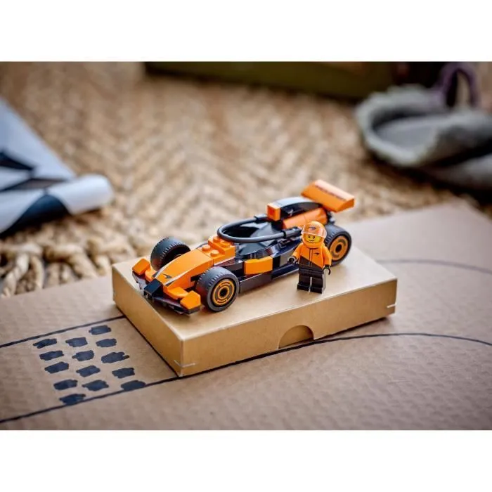 LEGO City 60442 Voiture de course McLaren avec pilote de F1 - Jouet pour garçon dès 6 ans-4