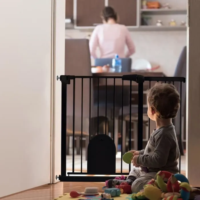 UISEBRT 105-115cm Extensible Barrière de Sécurité avec Chatière Fermeture Automatique sans Perçage pour Enfants et Animaux Noir-2