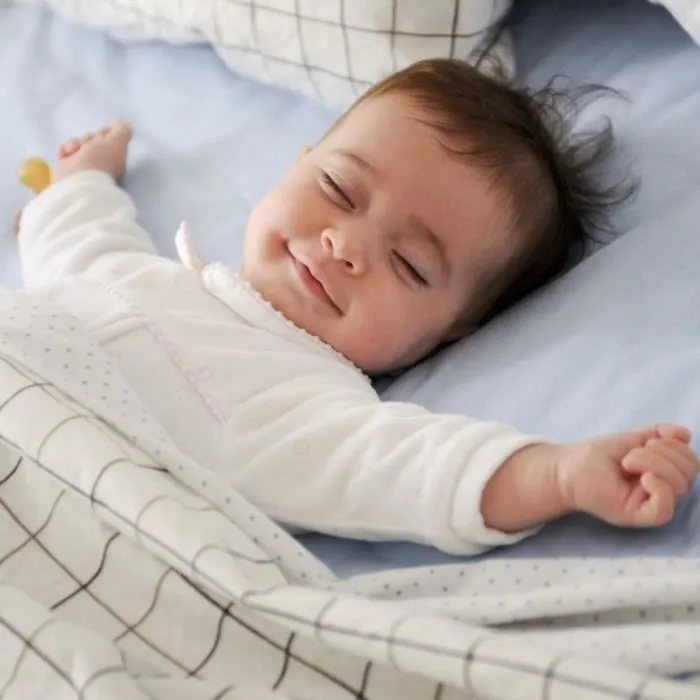 Kit pratique de linge de lit bebe : 6 draps housse 70x140 multicouleur + 2 alèses, protèges matelas 70x140 lit bebe 100% coton-3