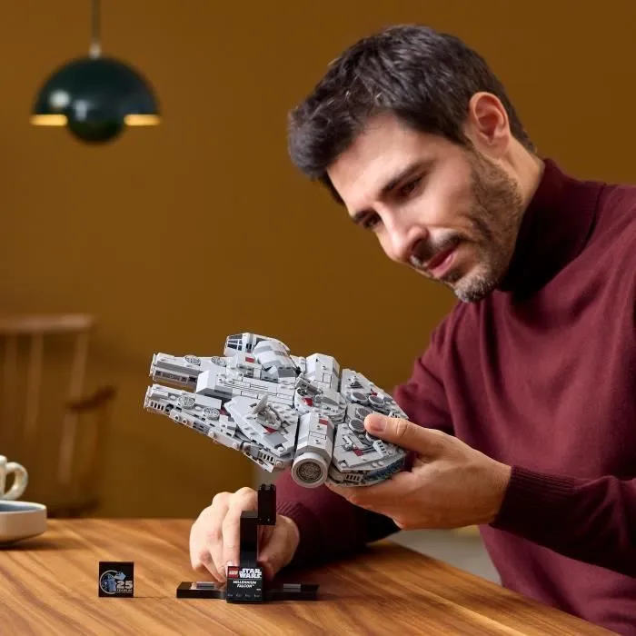 LEGO Star Wars 75375 Millennium Falcon, Set de Construction, Vaisseau Spatial, Adultes-4
