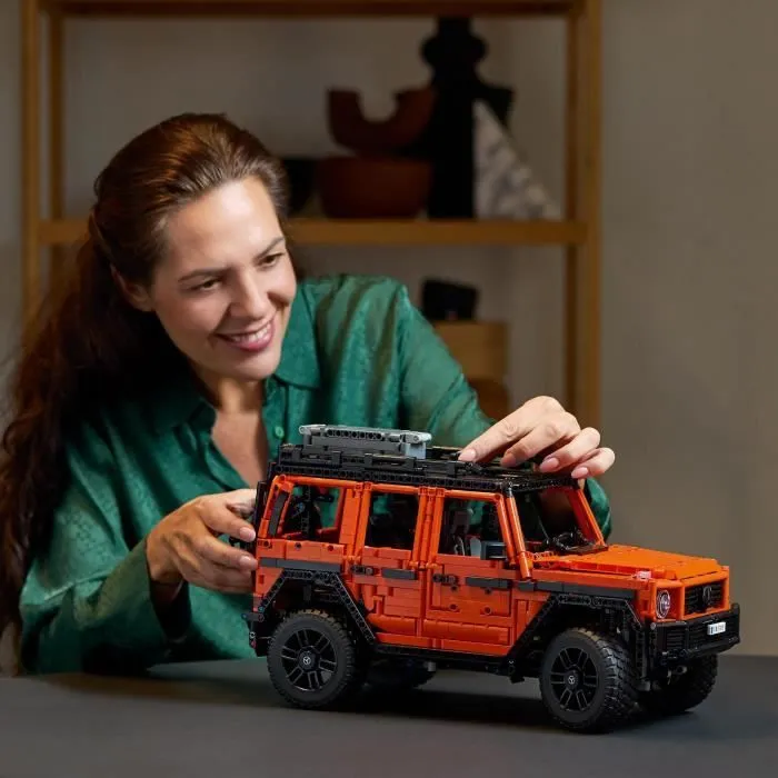 LEGO Technic Mercedes-Benz G500 PROFESSIONAL Line - Maquette Voiture à Construire pour Adultes - Modèle de Classe G - Idée Cadeau p-4