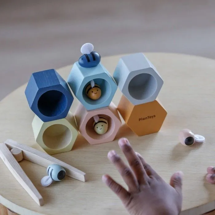 Jeu d'éveil en bois - Plan Toys - Nid d'abeilles Tendresse - Motricité fine et apprentissage des couleurs-3