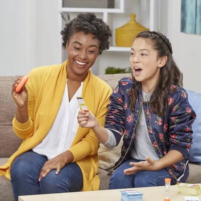 TABOO Enfants contre Parents, Jeu de societe de reflexion, Jeu de plateau pour la famille Version francaise-1