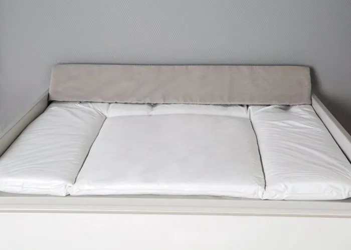 ROBA Coussin Cale Tête Bébé Pour Matelas à Langer - 84x10 cm - Gris-1
