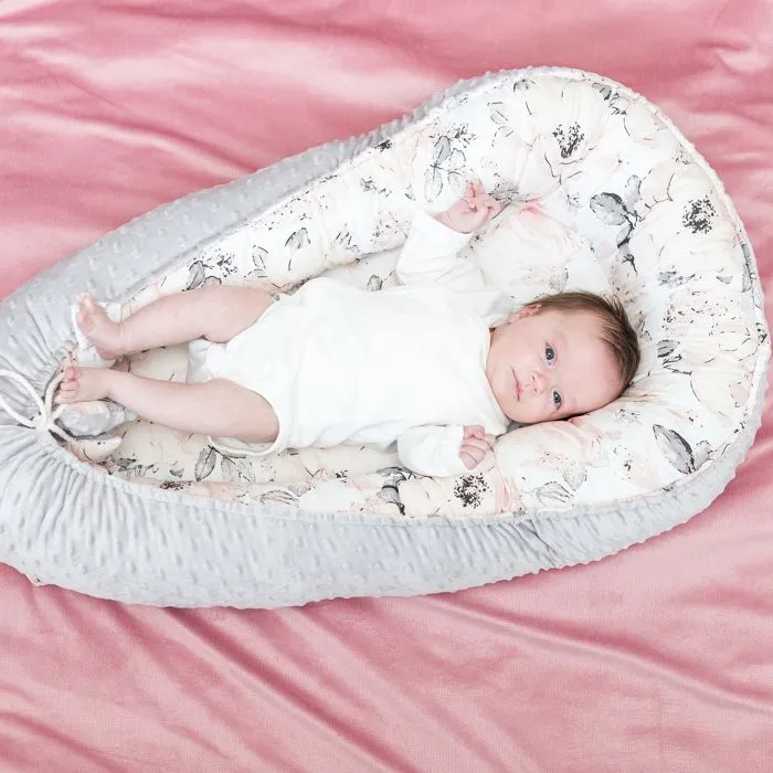 Réducteur Lit Bébé 90x50 cm - Matelas Cocoon Cale Bebe pour Lit Baby Nest Coton avec Minky Minky Gris Clair avec Motif Rose Sauvage-3