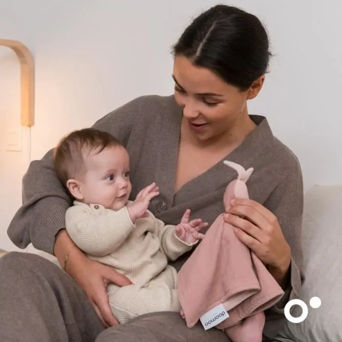 doomoo Doudou Bébé You&Me - Doudou Réversible et Réconfortant - Fourni avec 2 Corps pour Transporter l'Odeur du Parent, Rose-4