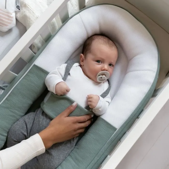 doomoo Réducteur de Lit bébé Cocoon, Evolutif & Respirant, Tetra Green-1