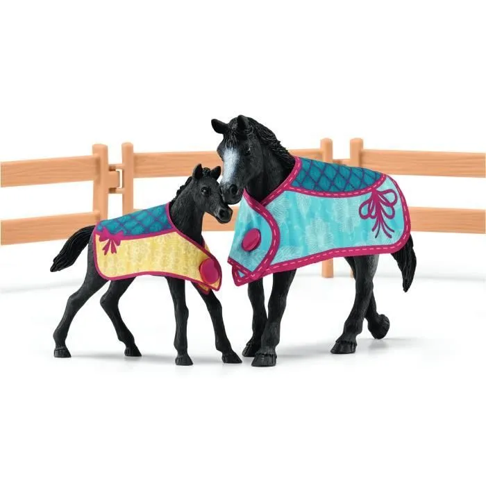 Box pour cheval avec jument et poulain, coffret schleich avec 34 éléments inclus dont 2 chevaux schleich, coffret figurines pour-4