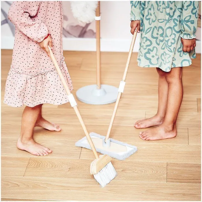 Mamabrum kit de Nettoyage en Bois Enfant , Jouet d'imitation- support de Rangement, pelle, Balai, vadrouille Tampon Doux, plumeau-2