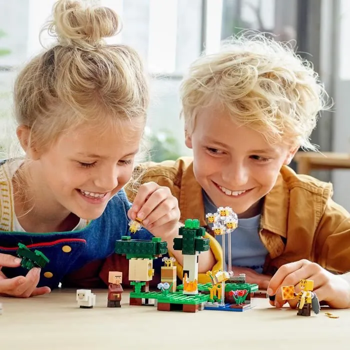 LEGO® Minecraft 21165 La Ruche, Jouet avec Figurines de Mouton, d'Abeilles et Villageois-3