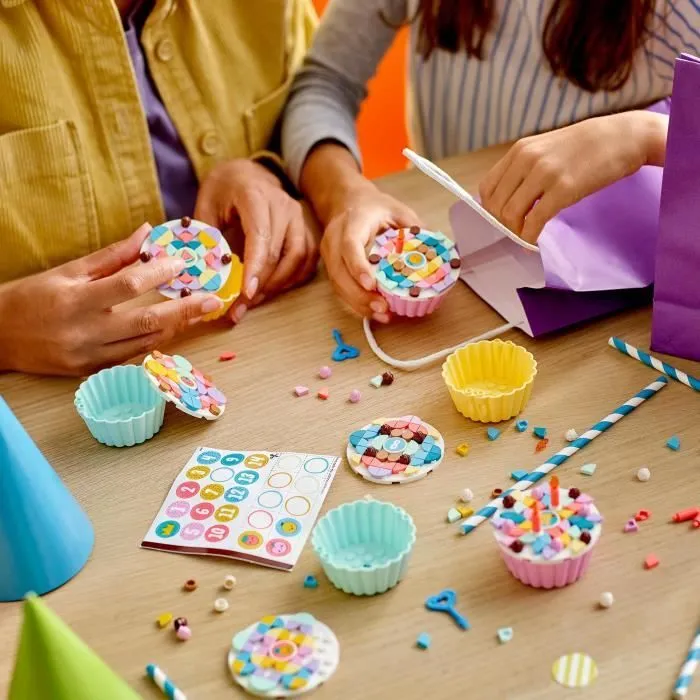LEGO® DOTS 41926 Kit Créatif de Fête avec Cupcakes, Décoration d'Anniversaire, Bricolage pour Enfant et Loisirs Créatifs DIY-2