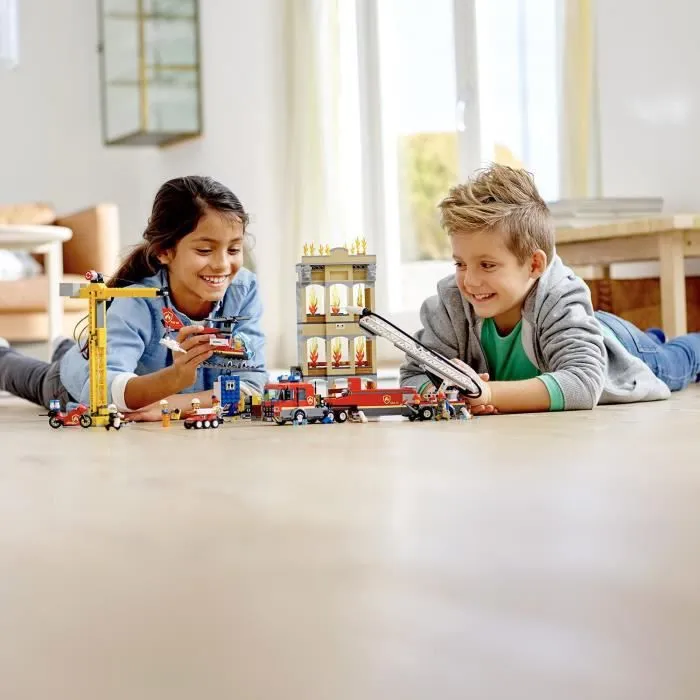 LEGO® City 60216 Les pompiers du centre-ville avec camion de pompiers Grue, Hélicoptère, Moto et Jouet pour Enfants 6 ans et +-3