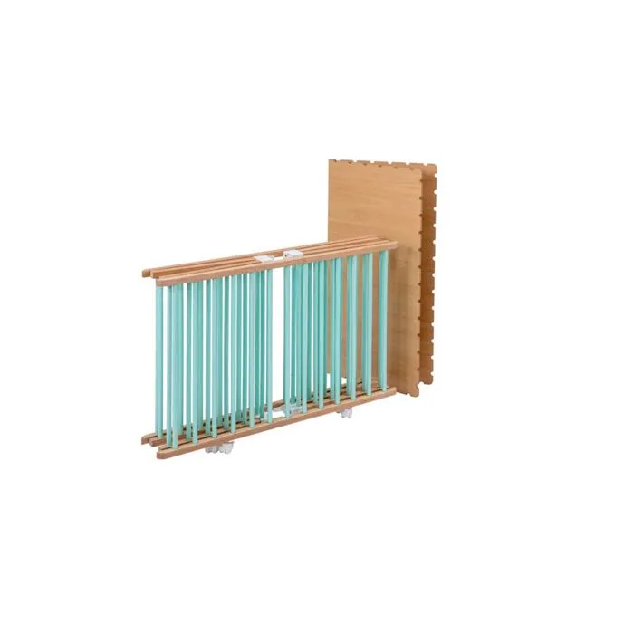Parc bébé en bois pliant Gaby bicolore vert menthe avec plancher réglable et roulettes - Combelle-2