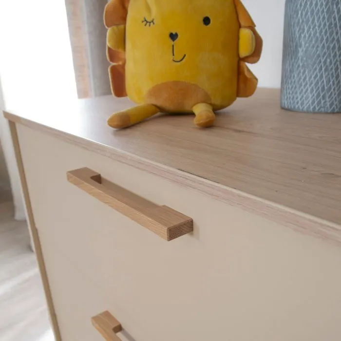 Chambre Bébé Complète Jil - ROBA - Lit Évolutif 70x140 + Commode à Langer + Armoire 3 Portes - Cashmere / Décor Châtaignier-2