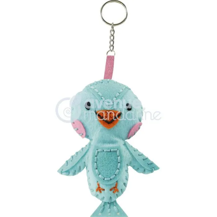 Avenue Mandarine - Une boite Mini Couzin comprenant une figurine en feutrine 7x3x13 cm, fil, aiguille et accessoires,-0