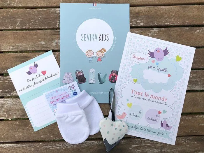Pack cadeau naissance avec moufles anti-griffures-0