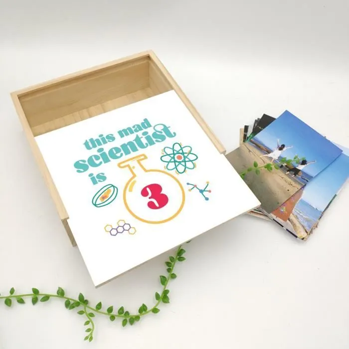 Boite Coffret en Bois - This Mad Scientist is 3 Anniversaire Celebration Cadeau Anglais Science Theme  (11 x 11 x 3,5 cm)-3