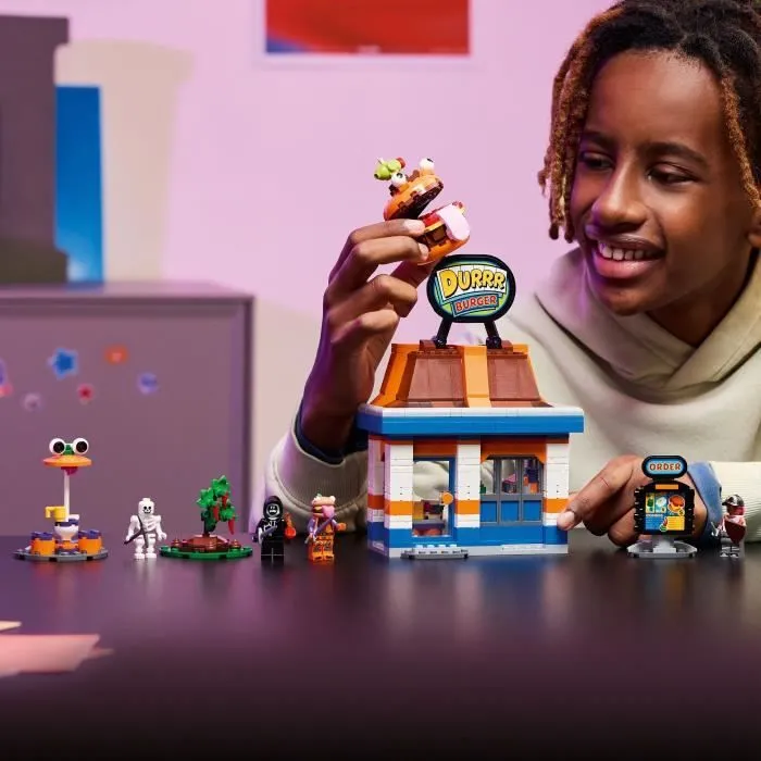 LEGO Fortnite 77076 Le Restaurant Durrr Burger - Jeu de Construction pour Garçon 10 ans-4