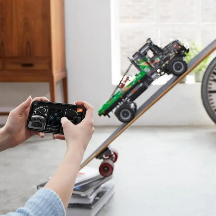 LEGO® Technic Le Camion d’Essai 4x4 Mercedes-Benz Zetros 42129 - Contrôle via Application-3