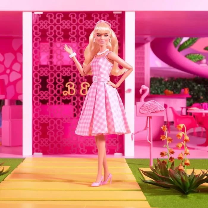 BARBIE THE MOVIE - Barbie Robe Vichy Rose - poupée de collection - 6 ans et +-7