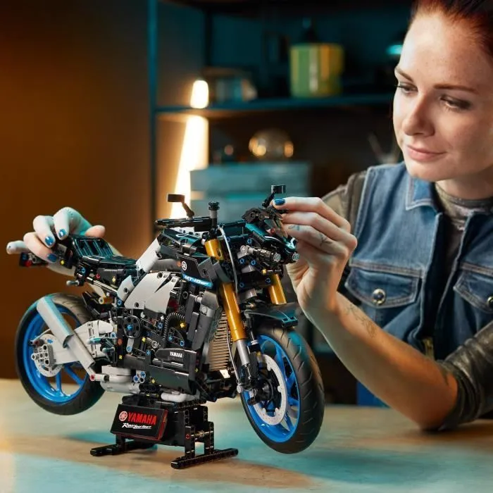 LEGO Technic 42159 Yamaha MT-10 SP, Kit de Maquette de Moto pour Adultes, Cadeau Motard pour Hommes et Femmes-4