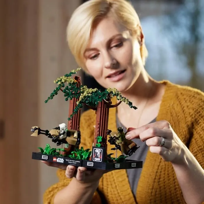 LEGO® Star Wars 75353 Diorama de la Course-Poursuite en Speeder sur Endor, avec Luke Skywalker-4