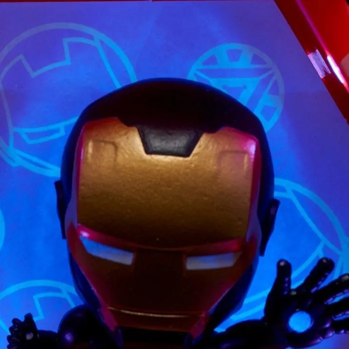 WOW! PODS - Avengers Collection - Iron Man métallisé, Figurine de Super-héros Lumineuse à tête branlante, Jouets-5